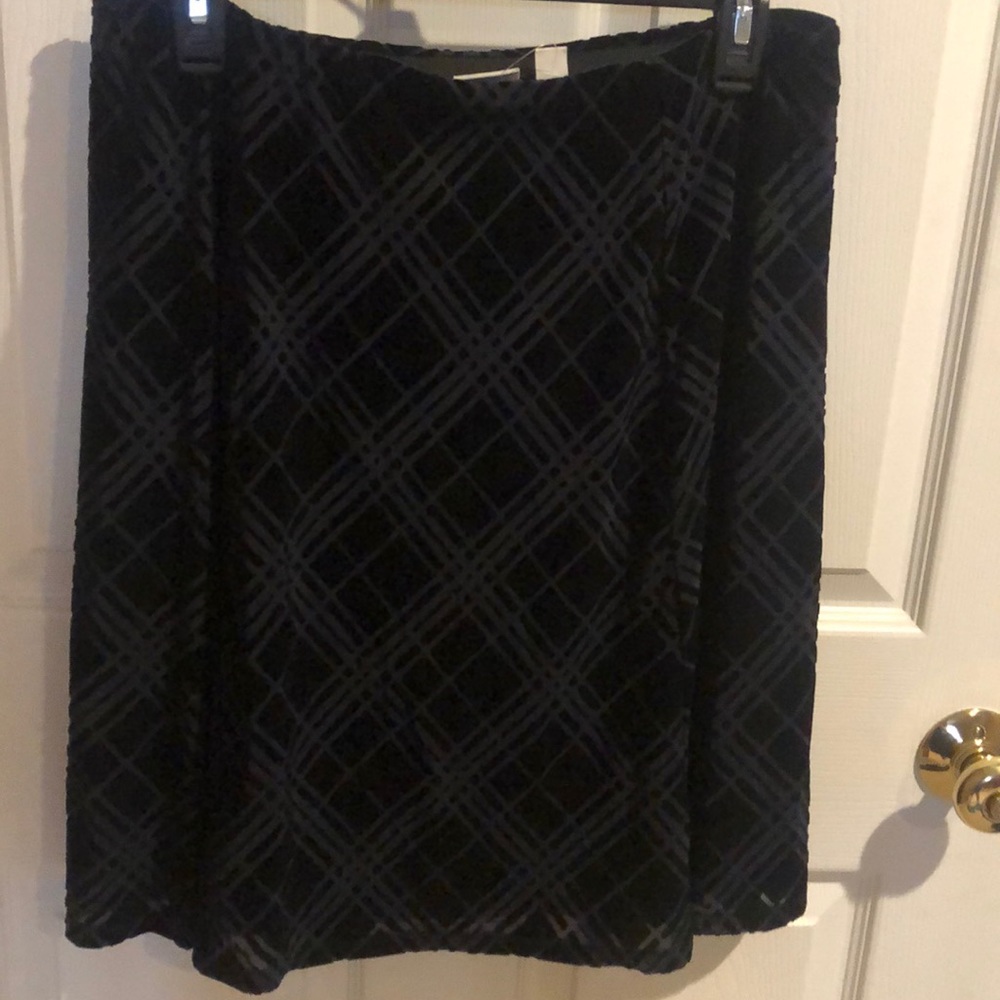 New Never worn navy blue velvet skirt